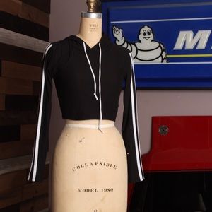 PRETTYLITTLETHING - Sport Crop Hoodie